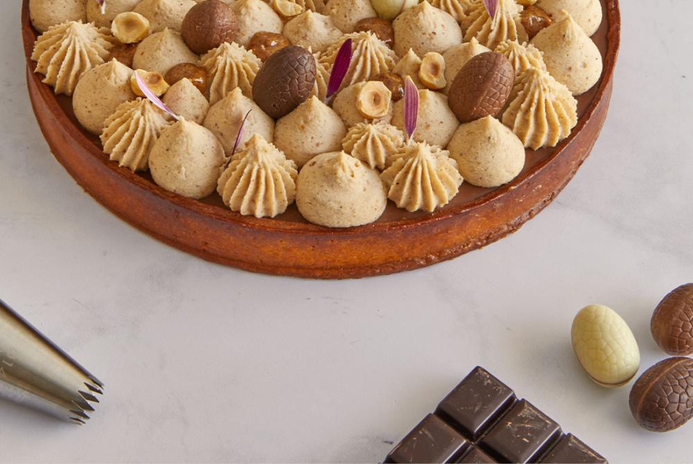Tarte de P&acirc;ques au pralin&eacute; et chocolat, ganache mont&eacute;e et croustillant sur fond sabl&eacute;
