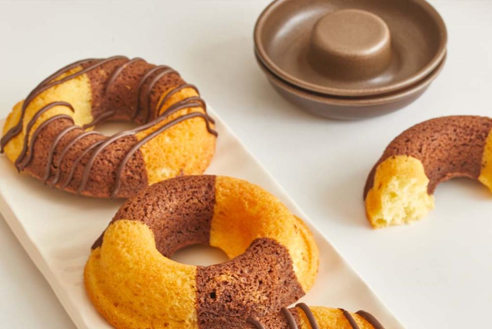 Donuts maison moelleux réalisés dans des moules à savarins Gobel