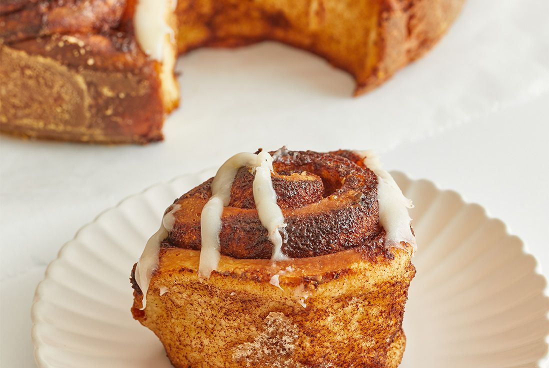 Tranche de Cinnamon Roll prêt à servir