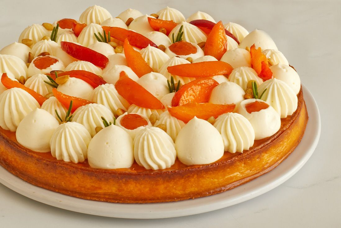 Tarte abricot pignons et romarin avec ganache montée au romarin et crème d’amande