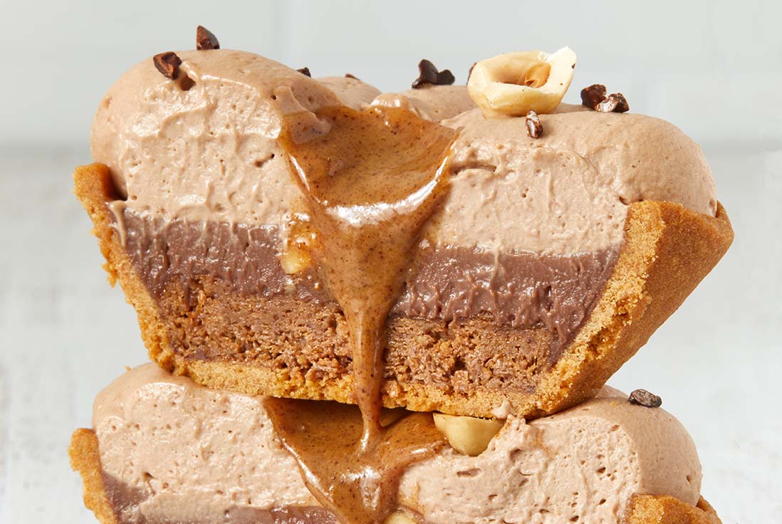 tartelette noisette chocolat coup&eacute;e avec c&oelig;ur pralin&eacute; fondant et croustillant